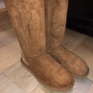 UGG Women’s Classic Tall